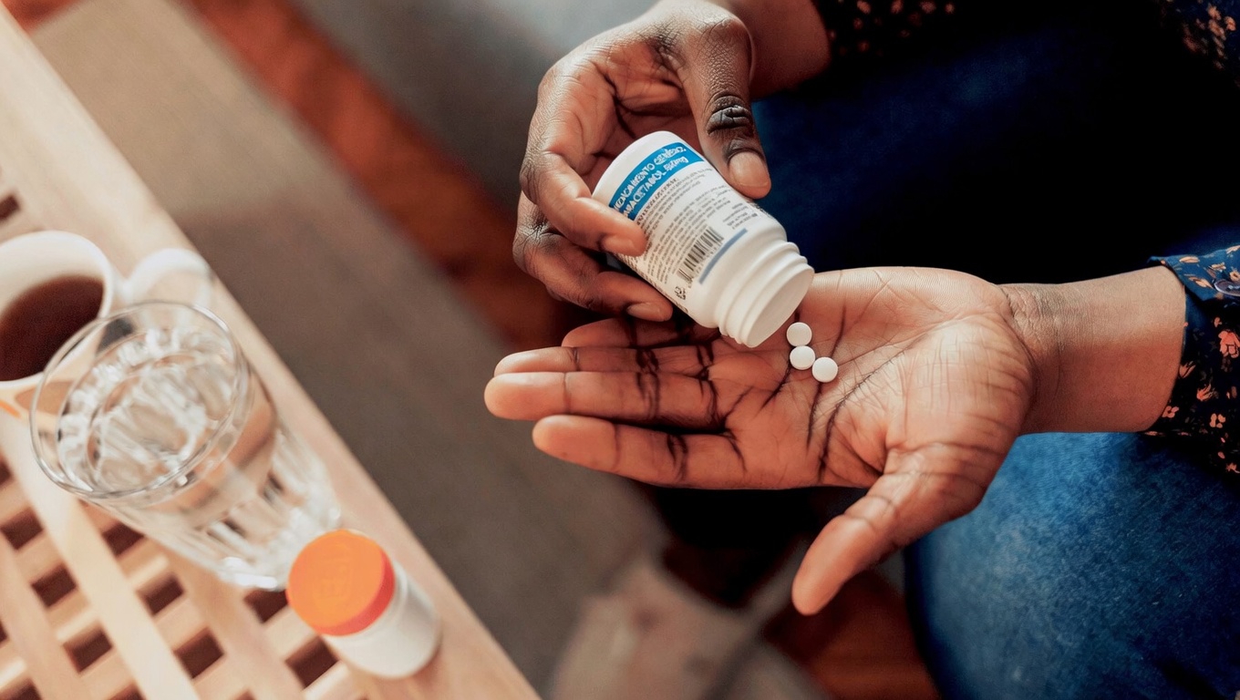 Descubra 8 Pílulas Comuns Que Podem Afetar Sua Função Renal e Por Que Elas Continuam nas Prateleiras das Farmácias