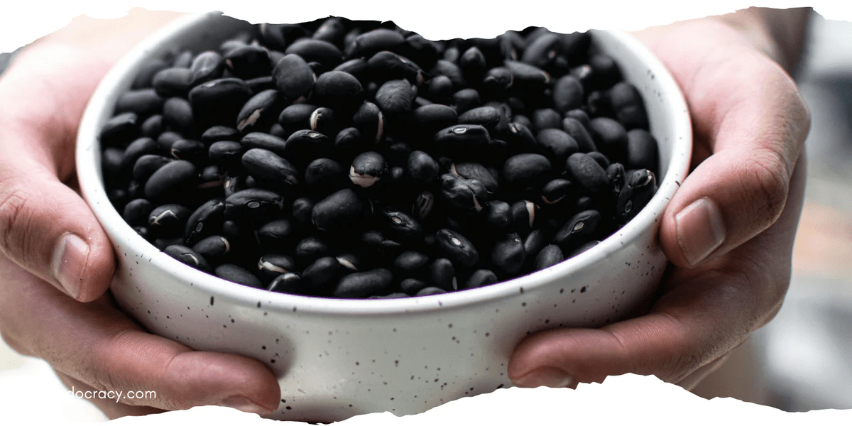 Cansado de cãibras nas pernas durante a noite? Descubra o poder de 5 alimentos ricos em magnésio para idosos!