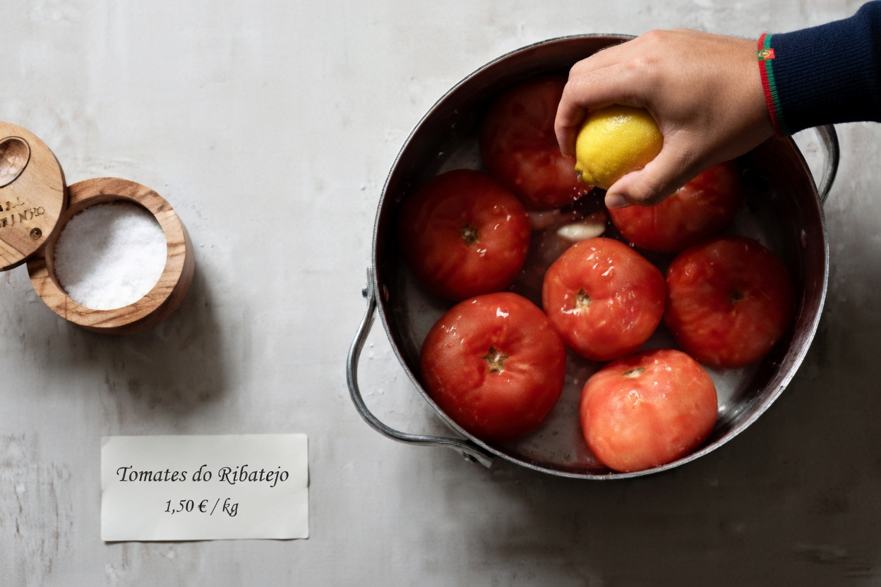 Tomate, alho e suco de limão: uma bebida natural que desperta a curiosidade de muitos homens com mais de 40 anos