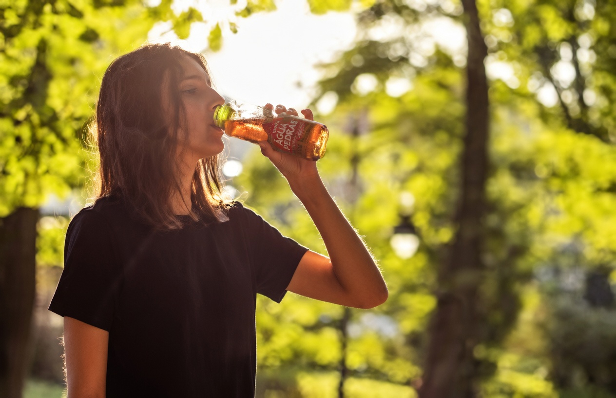 Descubra os 5 Erros Comuns que Cometemos ao Beber Água e que Estão Afetando o Seu Bem-Estar Diário