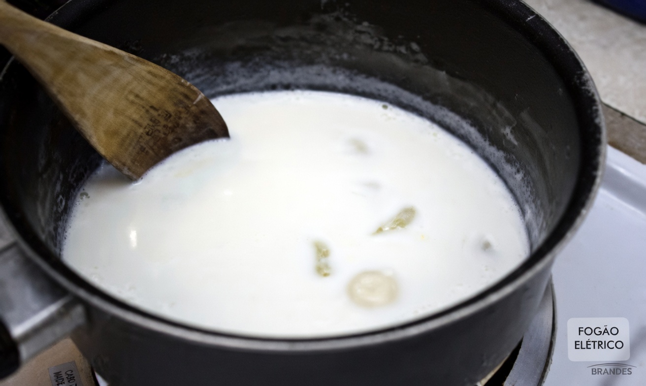 Beber alho fervido no leite é um hábito benéfico ou um risco que você deve conhecer?