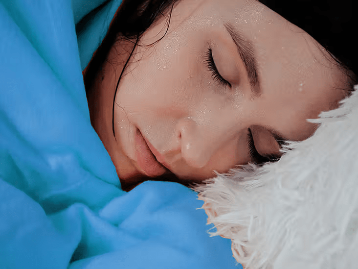 9 sinais comuns de que você pode estar entrando na menopausa e hábitos simples diários para se sentir mais equilibrada