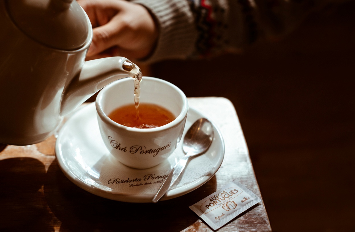 Mais de 60? Beba estes 3 chás para ajudar a fortalecer os músculos e caminhar com mais confiança todos os dias