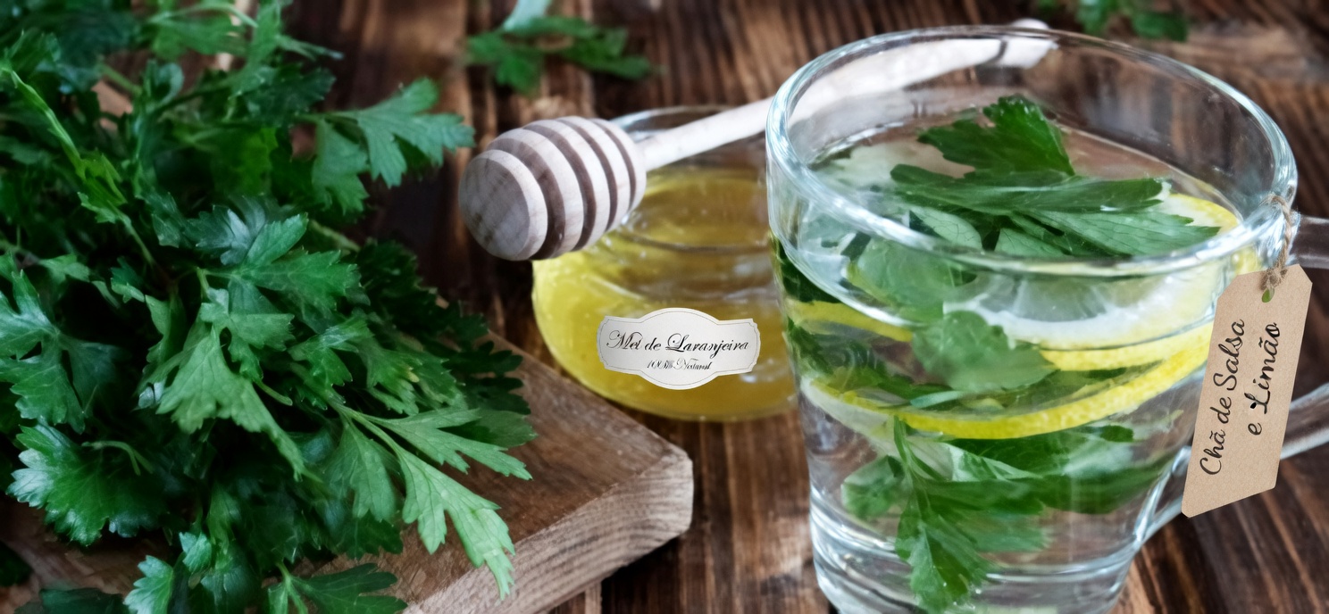Pernas inchadas estão te deixando para baixo? Este chá de salsa pode ser o apoio diário que você estava procurando