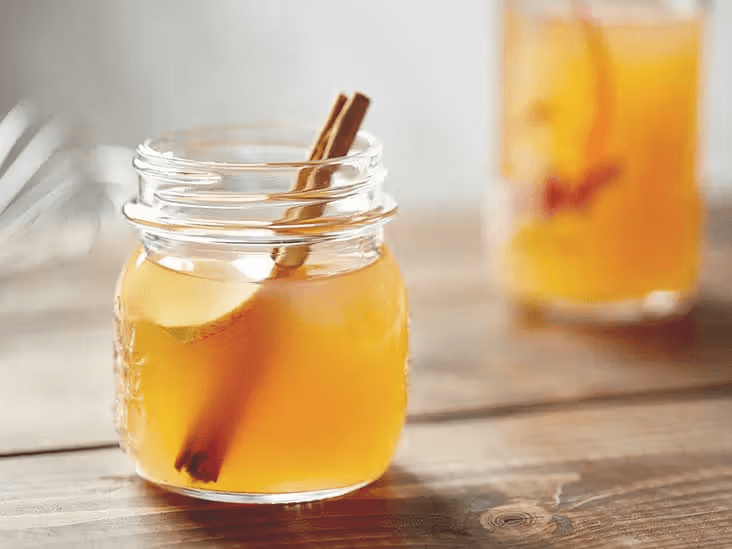 7 bebidas refrescantes que podem apoiar suavemente a desintoxicação dos rins e o bem-estar após os 40