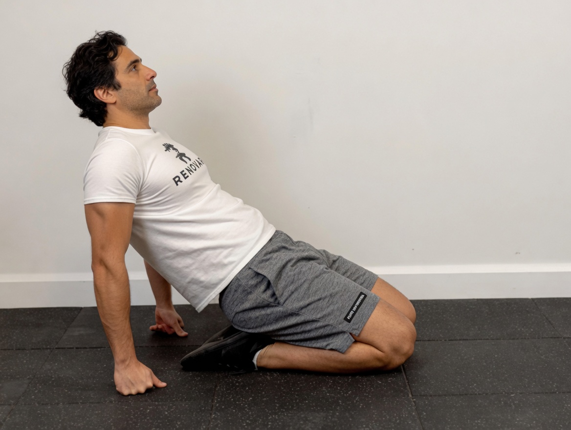 Descubra 5 exercícios simples para fazer em casa que ajudam a melhorar a postura e o alinhamento pélvico na inclinação pélvica anterior