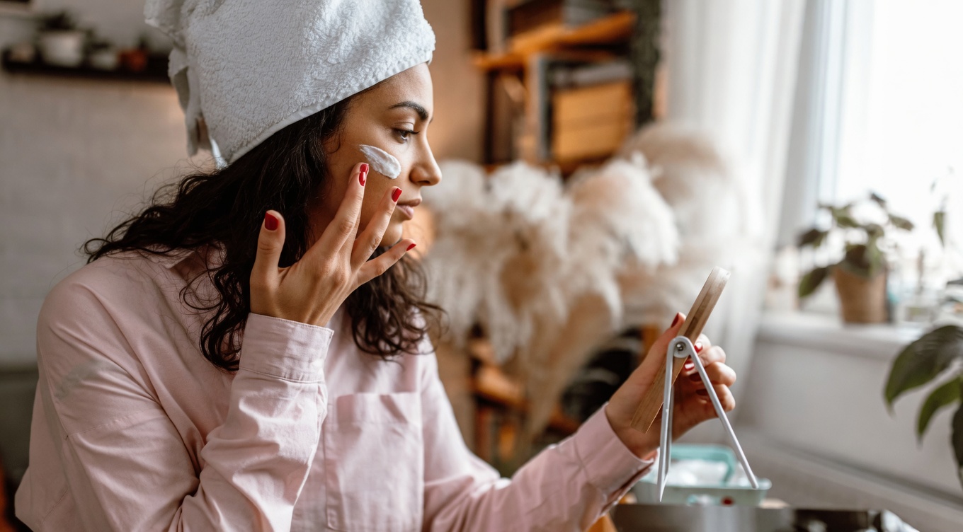 Descubra hábitos simples de cuidados com a pele em casa usando limão e bicarbonato de sódio para problemas com sinais de pele