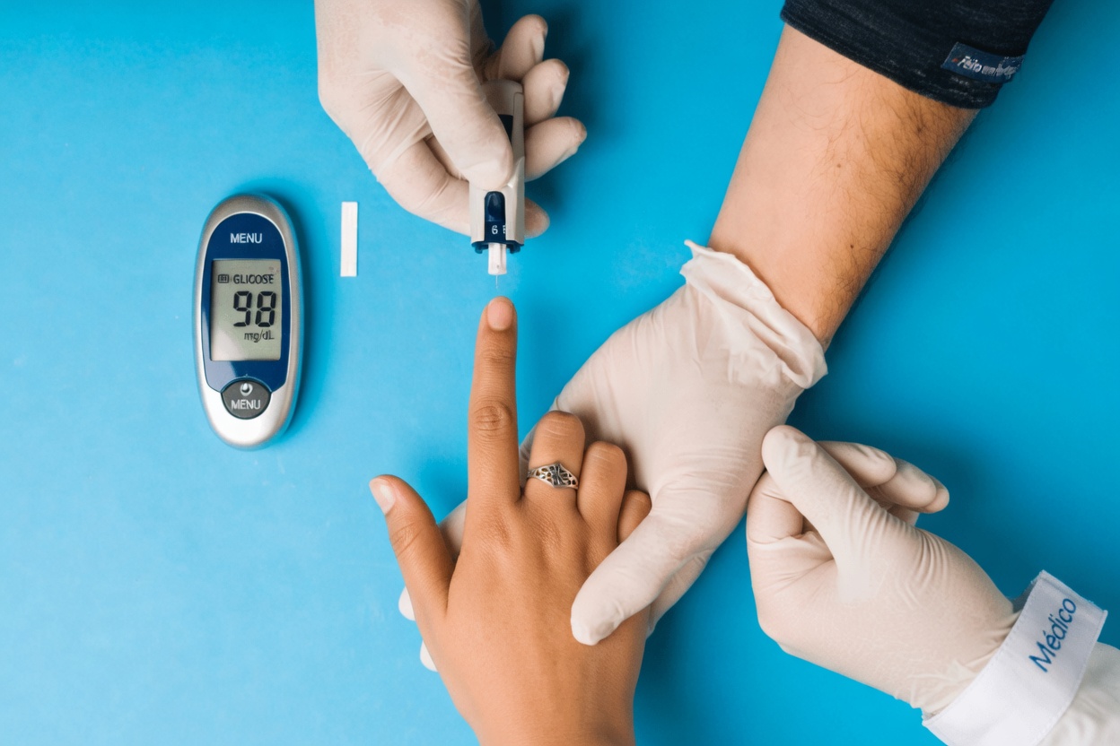15 Sinais de Alerta Precoces Importantes do Diabetes que Todo Adulto na Faixa dos 40 e 50 Anos Deve Conhecer – o nº 8 Pode Ser MORTAL se Ignorado!