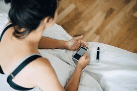 9 Sinais Sutis que seu Corpo Dá Antes do Diabetes: Um Guia Focado nas Mulheres para 2026