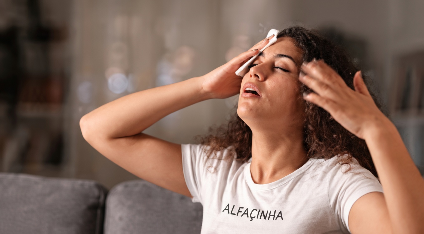 9 Sinais Sutis de que Você Pode Estar se Aproximando da Menopausa Mais Cedo do que o Esperado, Mesmo que se Sinta Jovem e Cheia de Vitalidade