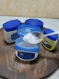 Vaselina e Amido de Milho: O Truque de Beleza Surpreendente Sobre o Qual Todo Mundo Está Falando!