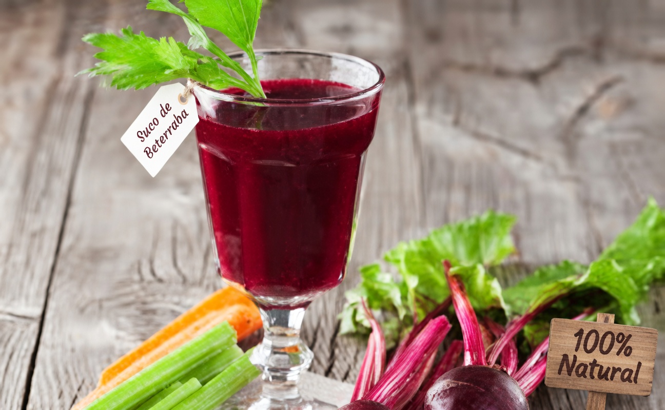 Idosos: Uma xícara desta bebida rubi-vermelha restaura pernas quentes e sem formigamento em apenas 24 horas