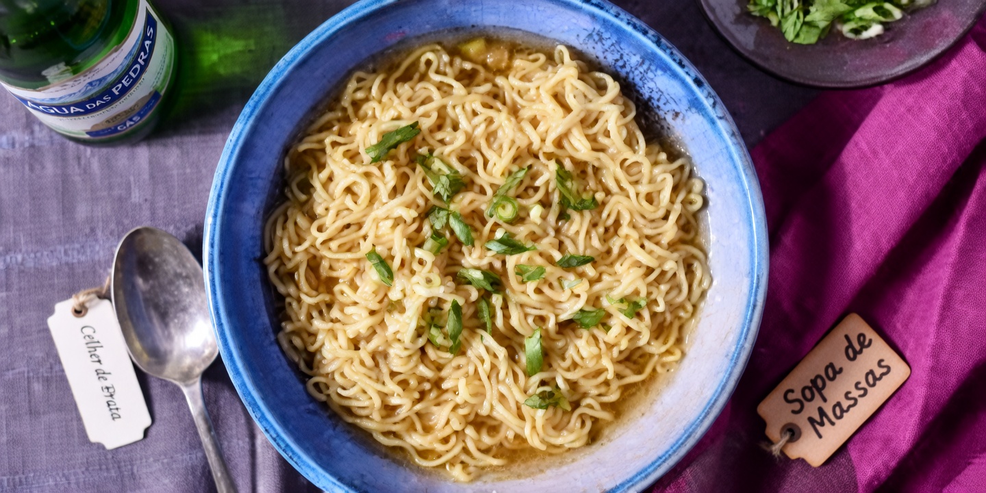 Aqui está o principal motivo pelo qual você deve repensar o consumo frequente de macarrão instantâneo, segundo estudos