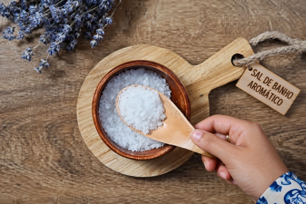 Segredo dos médicos antigos: esfregue óleo de rícino e sal de Epsom aqui para aliviar 13 dores do dia a dia!