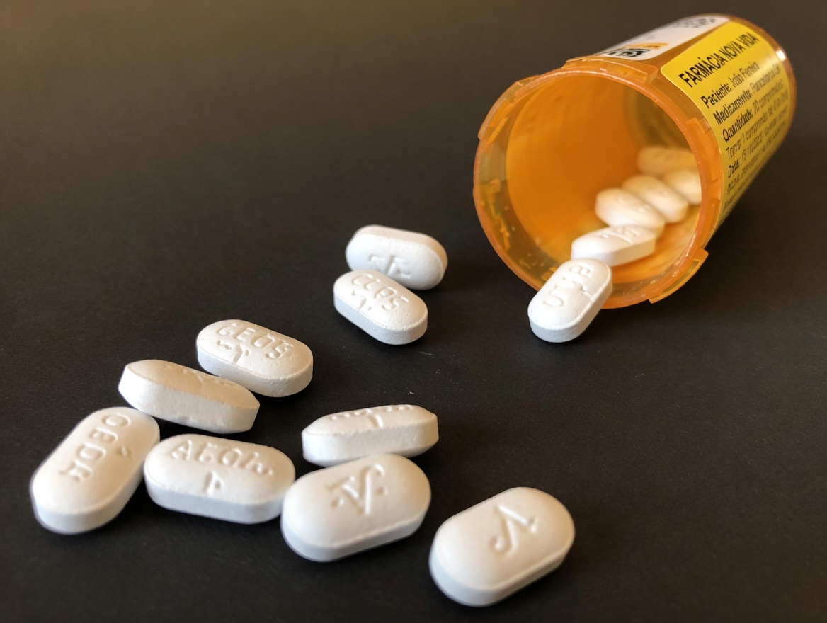 Como cirurgião cardíaco, estou ALERTANDO: ESTA pílula comum enfraquece o coração dos idosos!