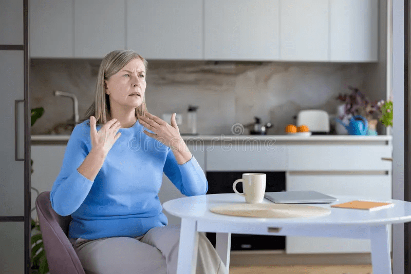 Reconhecendo os Sinais da Menopausa Precoce: 10 Sintomas Comuns e Outras Alterações a Observar