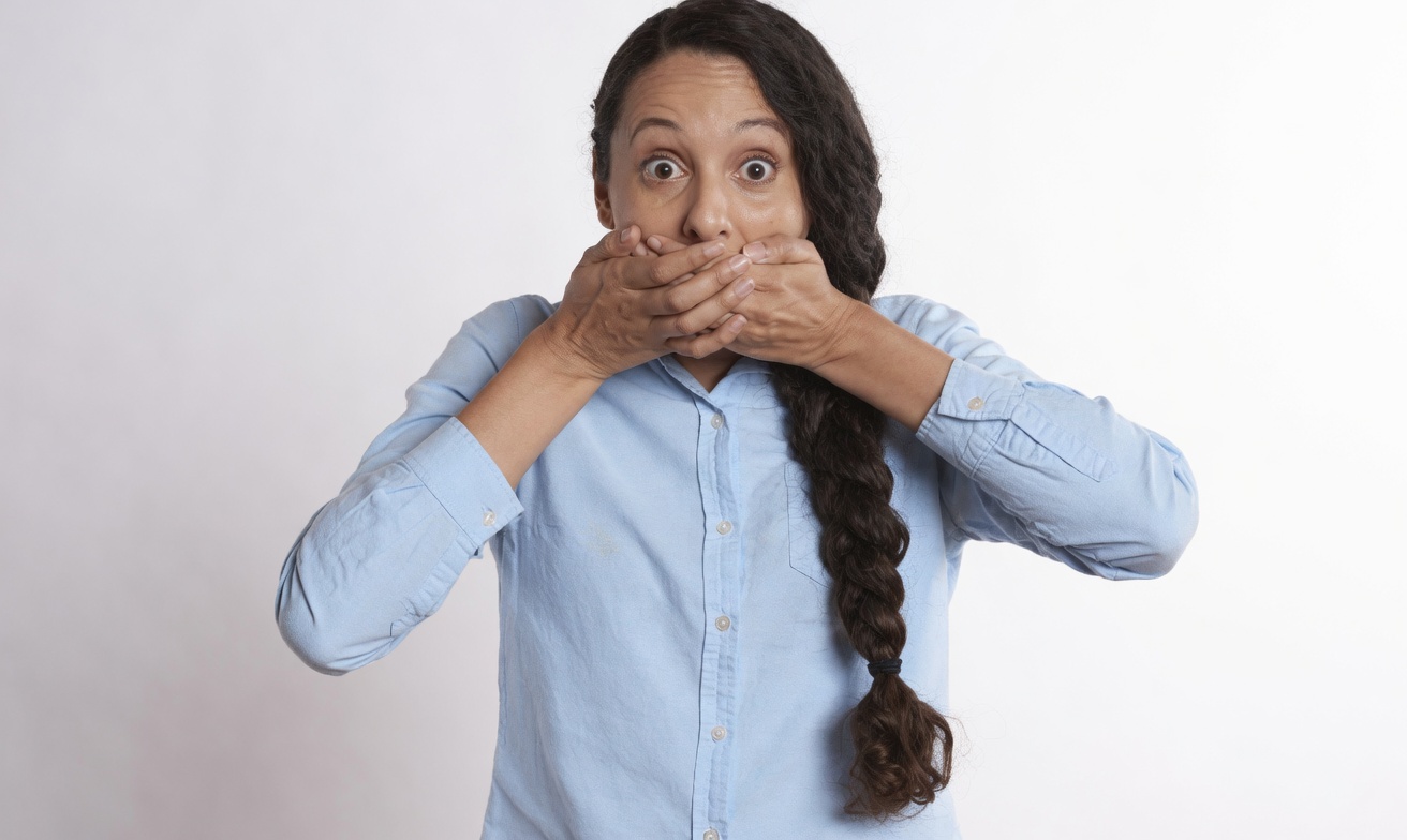 Maneiras Naturais de Clarear os Dentes em Casa: Remédios Seguros para um Sorriso Mais Brilhante