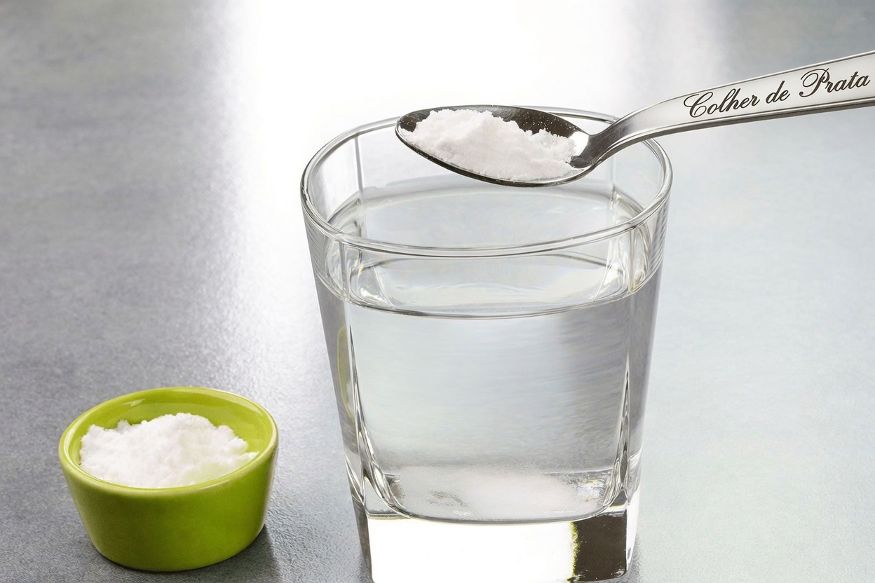Descubra como os idosos podem usar bicarbonato de sódio no dia a dia para apoiar o bem-estar de 13 maneiras diferentes
