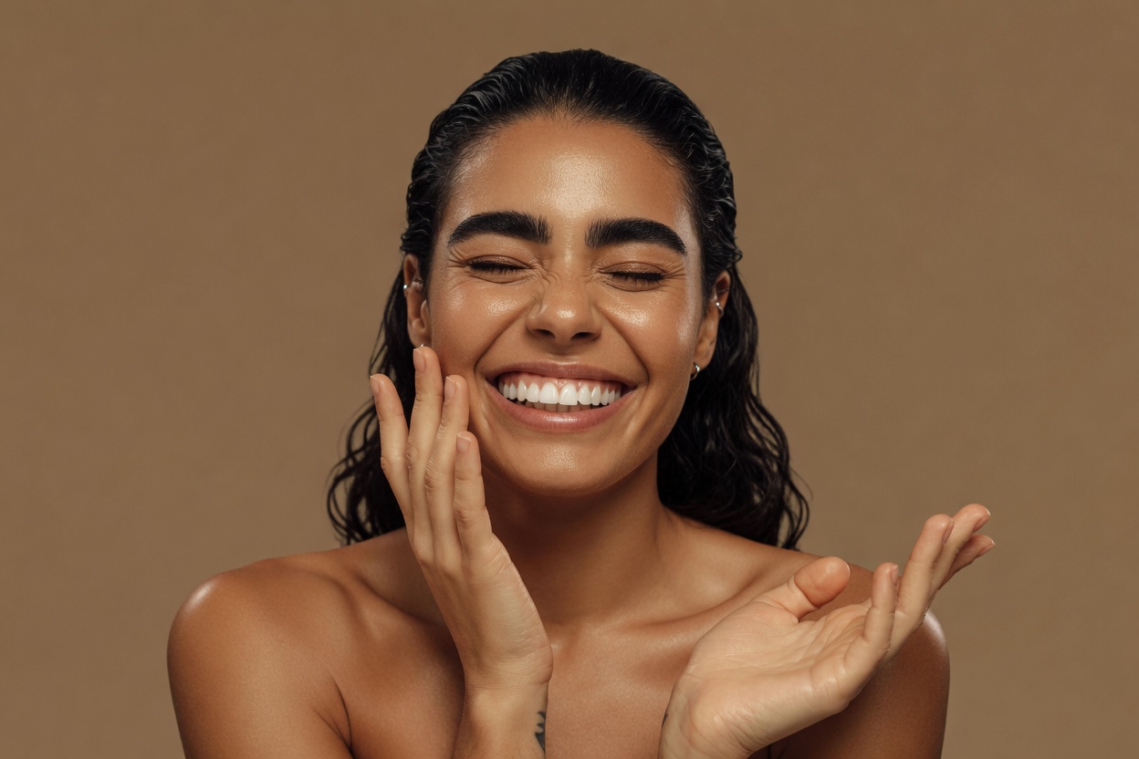 Um simples ritual de cozinha com tomate pode ajudar a controlar naturalmente os pelos faciais?
