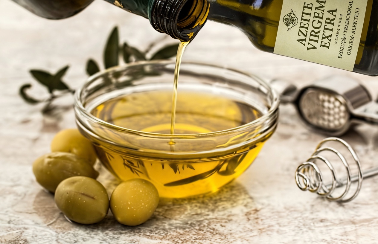 Azeite de oliva e limão para a circulação: por que os idosos estão falando sobre esse hábito matinal?