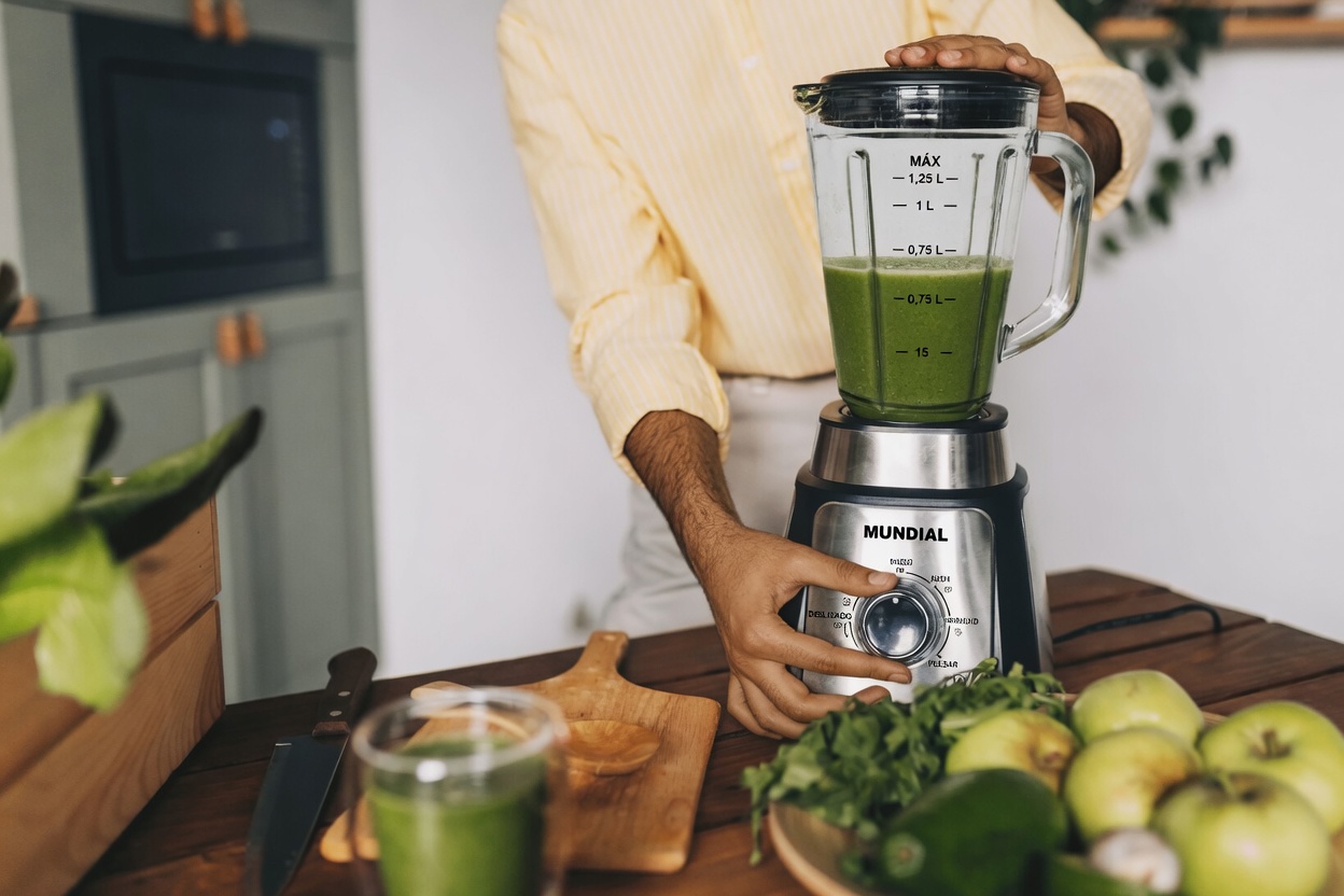 Revigore Seu Dia com Suco Verde de Aipo, Salsa e Limão (Um Caminho Simples para Se Sentir Mais Leve)