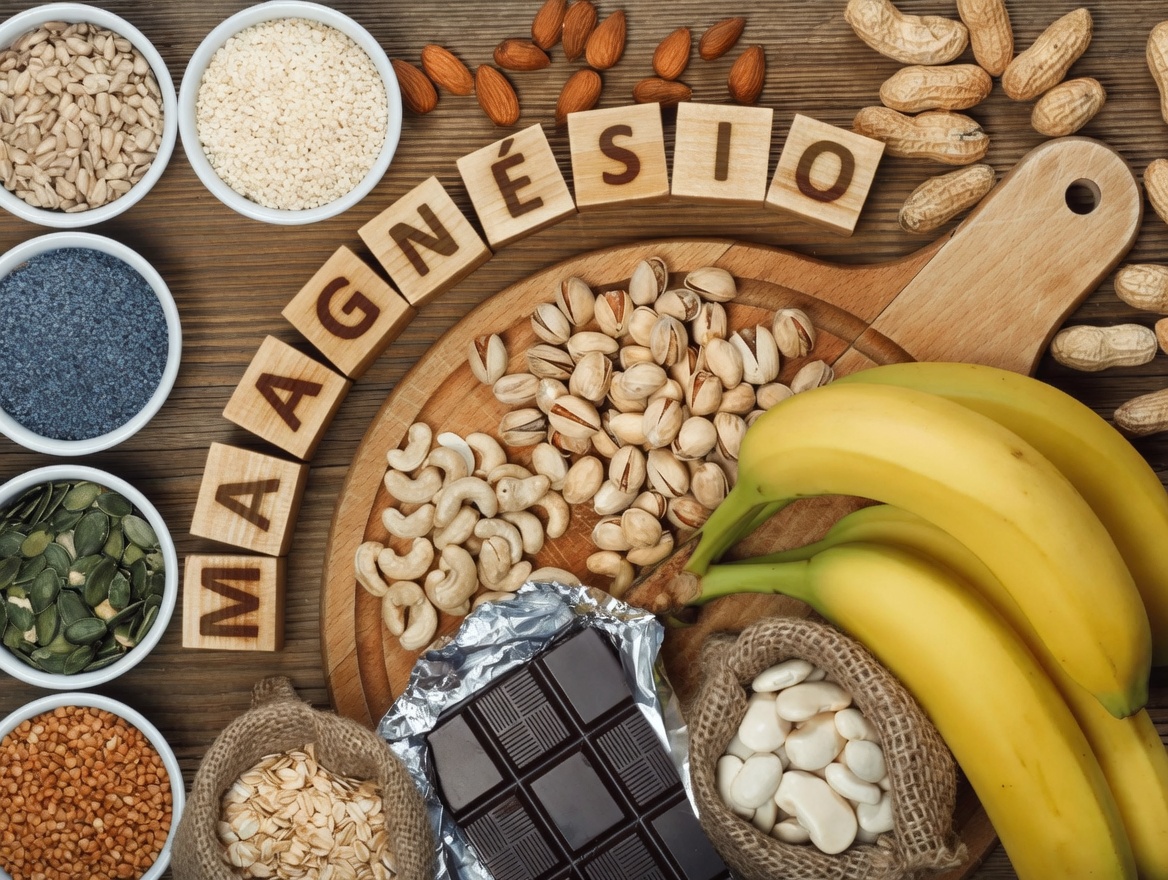 Por que tomar magnésio antes de dormir pode ajudar a melhorar a qualidade do sono e os níveis de energia após os 50 anos