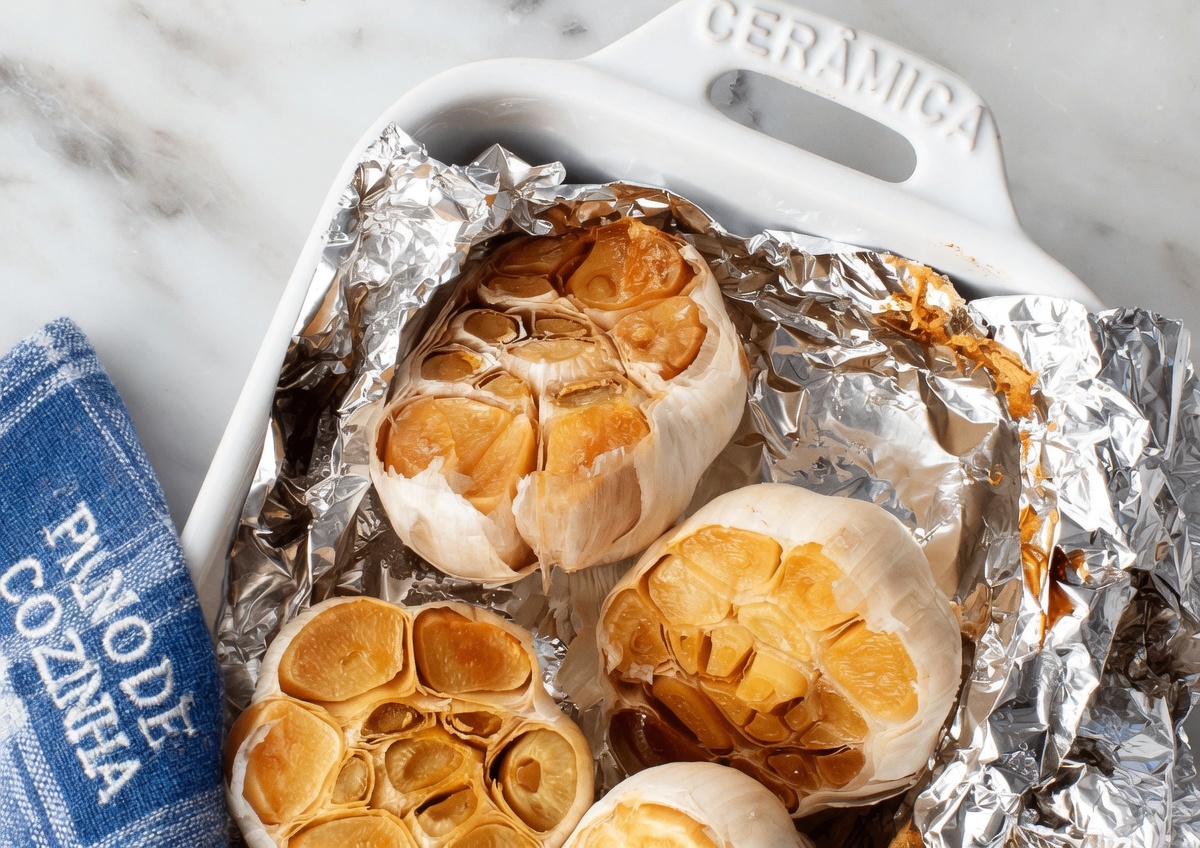 Explorando os Potenciais Benefícios de Consumir Alho Antes de Dormir: 9 Insights para o Bem-Estar Diário