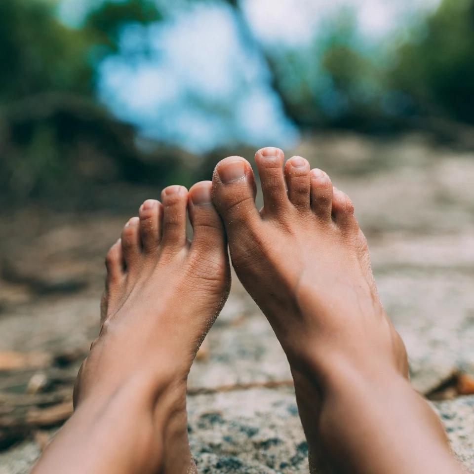 8 Sinais Silenciosos de Dano nos Nervos que Muitas Vezes Começam nos Dedos dos Pés (E Por Que Você Não Deve Ignorá-los)