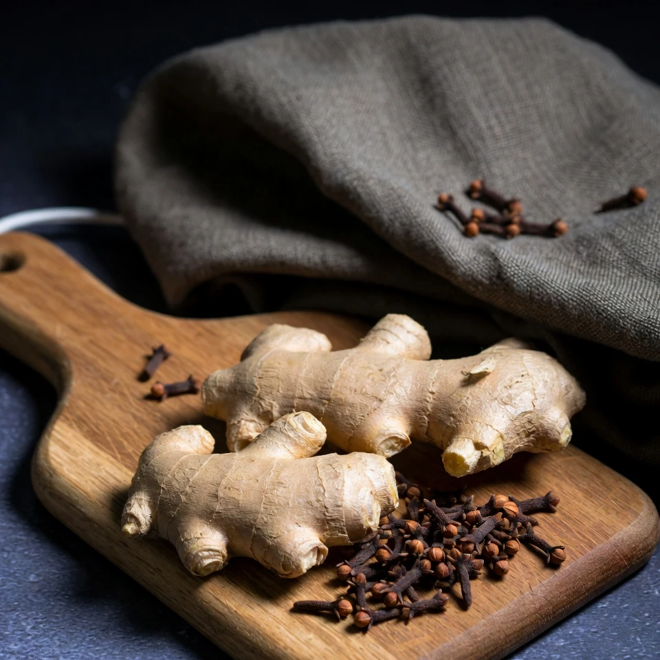 Gengibre e Cravo-da-Índia: Uma Infusão Natural Aquecedora para Promover o Conforto Muscular e Articular